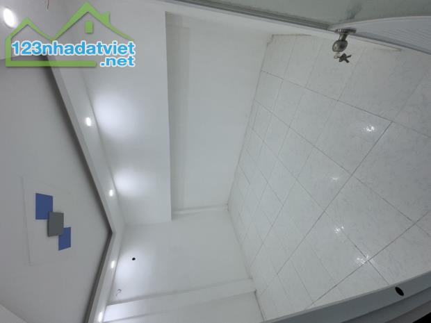 NHÀ BÁN TỈNH LỘ 10-  53m2 - 2 TẦNG MỚI ĐẸP HẺM XE HƠI - CHỈ 3.7 TỶ - Bình Tân - 3