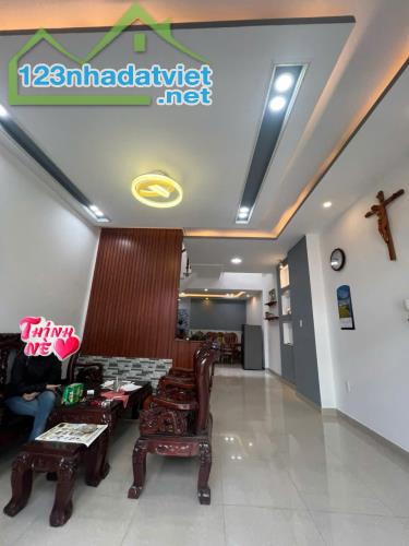 Hàng h.i.ế.m nhà 3 tầng đúc BTCT 65m2 Lê Trọng Tấn Tân Phú ngay ĐHCNTP 2P đến Aeon chỉ 5