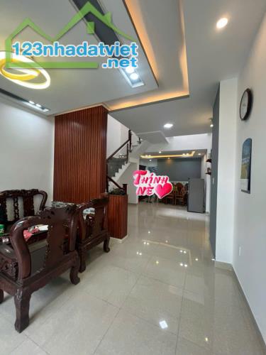 Hàng h.i.ế.m nhà 3 tầng đúc BTCT 65m2 Lê Trọng Tấn Tân Phú ngay ĐHCNTP 2P đến Aeon chỉ 5 - 2