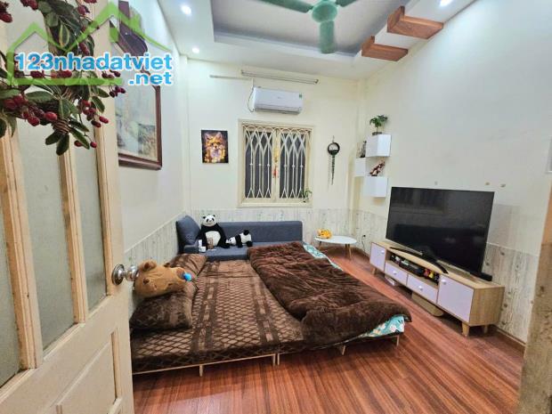 bán nhà Đống Đa 46m thái Thịnh, lô góc, ô tô đỗ cửa - 2