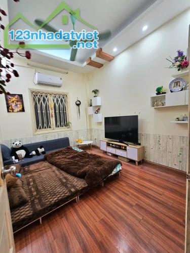 bán nhà Đống Đa 46m thái Thịnh, lô góc, ô tô đỗ cửa - 1
