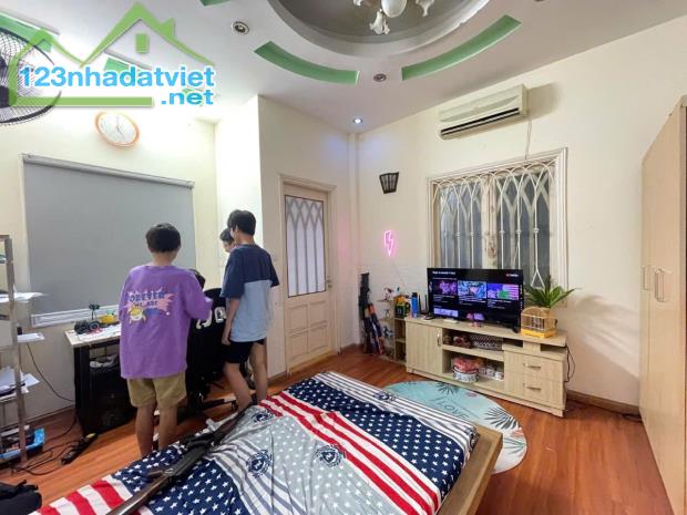 bán nhà Đống Đa 46m thái Thịnh, lô góc, ô tô đỗ cửa
