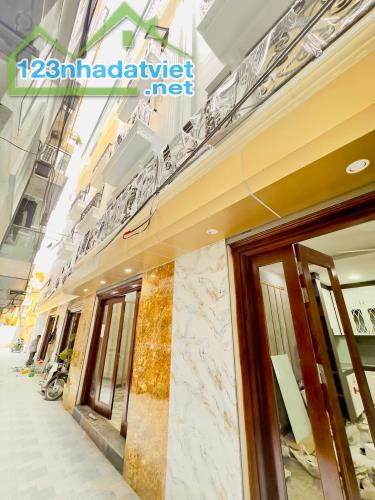 Nhà đẹp 179 phố Vĩnh Hưng 36mx5 tầng giá 5.95 tỷ, ở ngay, gần mặt phố.