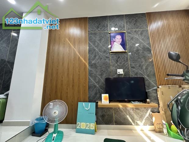 NHÀ ĐẸP 3 TẦNG - HẺM AN NINH, SẠCH SẼ -QUẬN 10 - ĐƯỜNG 3 THÁNG 2 - CHỈ 5,X - 1
