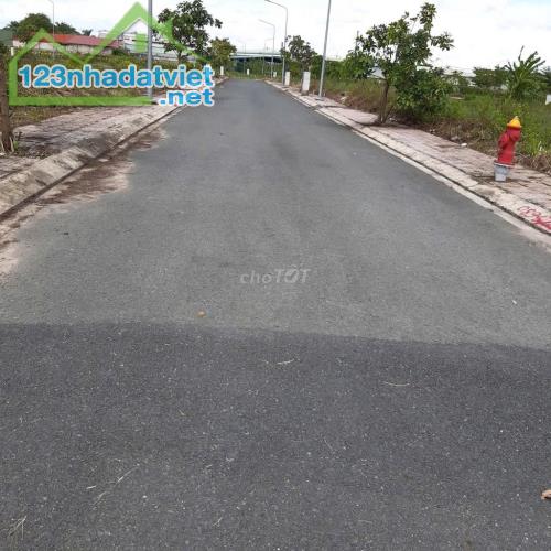 Cần bán lô đất thổ cư xã Tân Thông Hội 80m2
