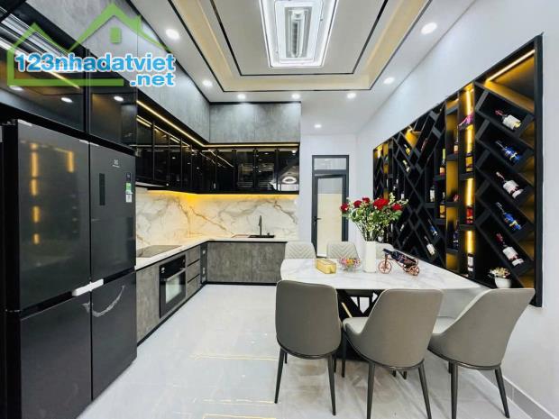 Nhà phố Huỳnh Tấn Phát, 4x16m, 4 tầng, 7.75 tỷ, đầy đủ nội thất