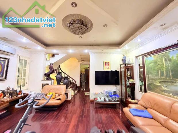 Bán nhà Lê Quang Đạo, Nam Từ Liêm 45m x 5 tấng dân xây, phân lô 2 thoáng vĩnh viễn. giá