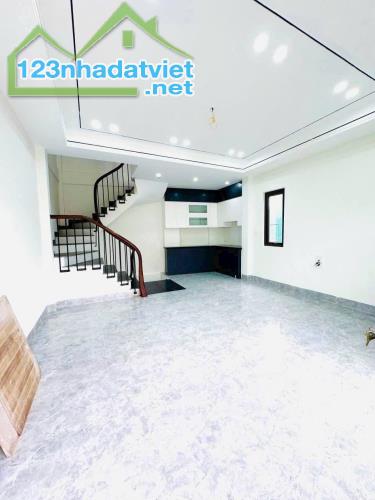 BÁN NHÀ BÁT KHỐI -LONG BIÊN - NHÀ MỚI - LÔ GÓC - NGÕ THÔNG - Ô TÔ 7 CHỖ VÀO NHÀ - GẦN HỒ - 2