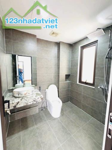 BÁN NHÀ BÁT KHỐI -LONG BIÊN - NHÀ MỚI - LÔ GÓC - NGÕ THÔNG - Ô TÔ 7 CHỖ VÀO NHÀ - GẦN HỒ - 4