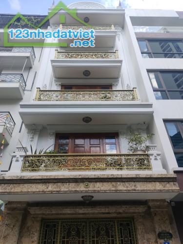 Bán nhà Phạm Văn Đồng, 73m2, phân lô, ô tô, kinh doanh, nội thất chủ tặng,  nhỉnh 16tỷ.