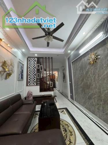 Bán nhà Hoàng Quốc Việt. SĐ 40/45m. 6 tầng. Dân xây. 10,5 tỷ CTL -0906655155 - 4