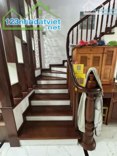 Bán nhà Hoàng Quốc Việt. SĐ 40/45m. 6 tầng. Dân xây. 10,5 tỷ CTL -0906655155 - 2