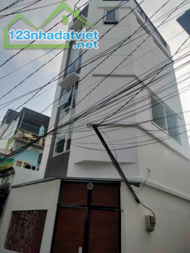 NHÀ NHỎ XINH XINH LÔ GÓC 2 MẶT TIỀN HẺM XE HƠI, THẰNG MỘT TRỤC ĐƯỜNG QUANGTRUNG .- 4 x 8 M