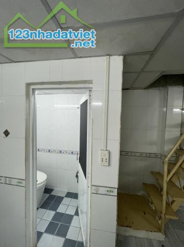 GIÁP BÀ HOM - TỈNH LỘ 10 - 31M2 - 2 TẦNG 2PN 2WC - GIÁ 2.55 TỶ - 4