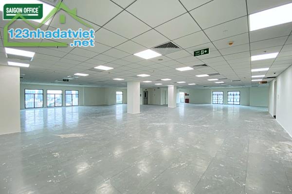 Bán tòa 490m2 Mặt phố Hoàng Quốc Việt 8 tầng mặt tiền 30m, 4 thoáng vỉa hè 6m giá 300 tỷ - 1
