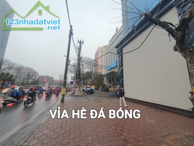 Bán tòa 490m2 Mặt phố Hoàng Quốc Việt 8 tầng mặt tiền 30m, 4 thoáng vỉa hè 6m giá 300 tỷ