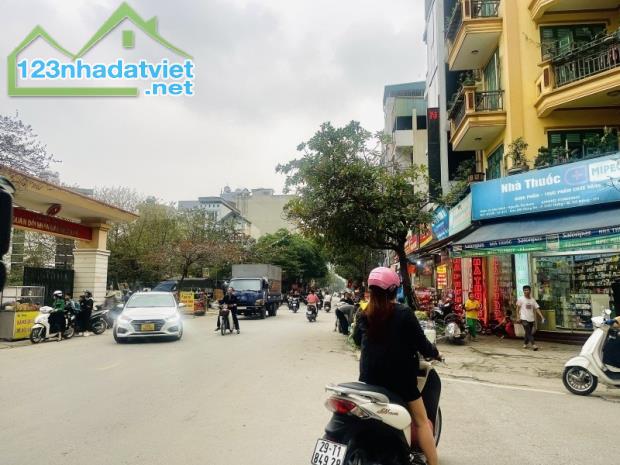 Bán gấp đất dịch vụ 9 hàng Bè, Kiến Hưng đối lưng Hoàng Công 50m2 ô tô vỉa hè giá 11.1 tỷ