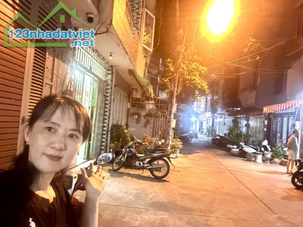 HẺM XE TẢI QUAY ĐẦU - ĐƯỜNG SỐ HIẾM NHÀ BÁN - KHU VỰC KINH DOANH ĐA NGÀNH NGHỀ.