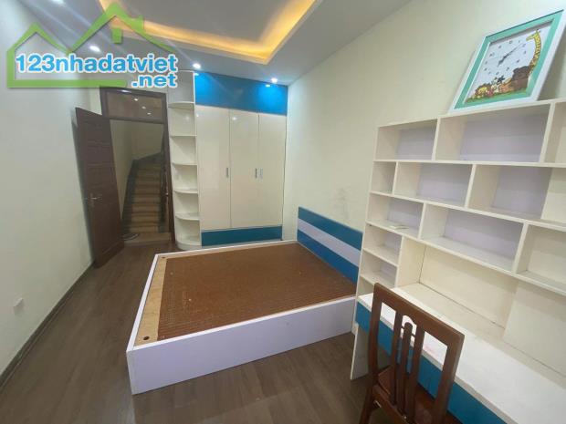 Cho thuê nhà nguyên căn ngõ 327 Trần Đại Nghĩa, 4 tầng, 30m2, 2 ngủ, chỉ 9tr - Full nội - 1