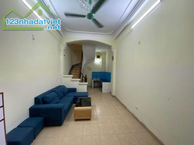 Cho thuê nhà nguyên căn ngõ 327 Trần Đại Nghĩa, 4 tầng, 30m2, 2 ngủ, chỉ 9tr - Full nội - 2