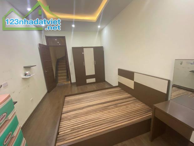 Cho thuê nhà nguyên căn ngõ 327 Trần Đại Nghĩa, 4 tầng, 30m2, 2 ngủ, chỉ 9tr - Full nội - 4