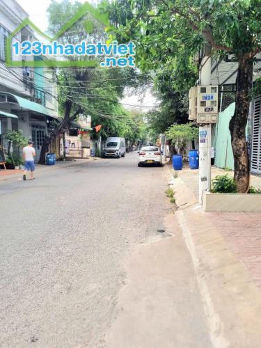 HỜI - BÁN DÃY TRỌ 9 PHÒNG, 145M2 THU NHẬP 150TR, KCN SÓNG THẦN, 4,99 TỶ TL