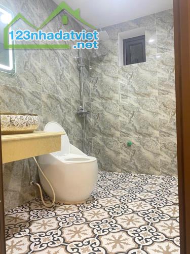 Oto Đỗ Cổng, Trung Tâm Thạch Bàn, 32m x 5 Tầng, 5,3 Tỷ - 5