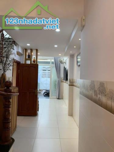 XE HƠI TỚI NHÀ 4 TẦNG, 4 PN, FULL NỘI THẤT SÁT MẶT TIỀN- NHÀ ĐẸP LUNG LINH . GIÁ TỐT . - 1