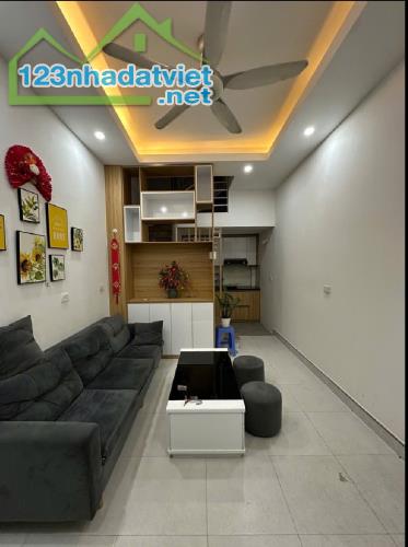 BÁN NHÀ GIÁP BÁT, 10M RA PHỐ,NHỎ XINH FULL NỘI THẤT, SỔ VUÔNG VẮN