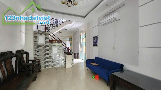 Nhà góc 2 mặt tiền Lê Văn Lương, 3 tầng, 6.4x14m, 6.4 tỷ - 2