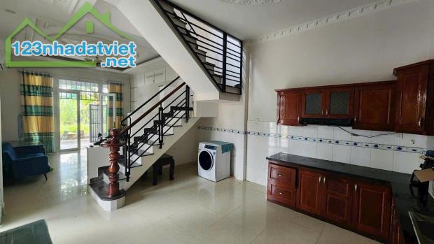 Nhà góc 2 mặt tiền Lê Văn Lương, 3 tầng, 6.4x14m, 6.4 tỷ - 1