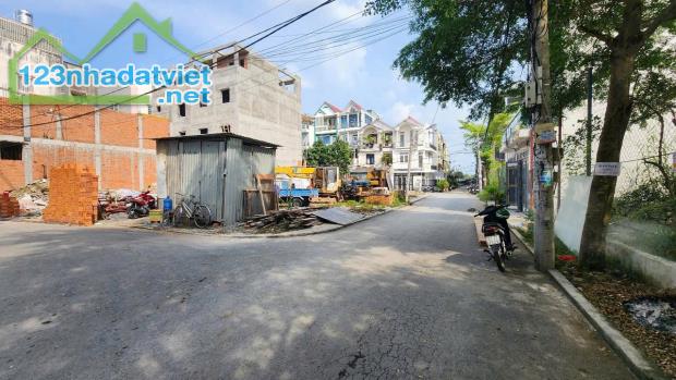 Nhà góc 2 mặt tiền Lê Văn Lương, 3 tầng, 6.4x14m, 6.4 tỷ
