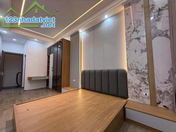 Bán nhà Thịnh Quang, Đống Đa, 30m2x4t, gần phố, gần ô tô, nhà đẹp ở ngay.