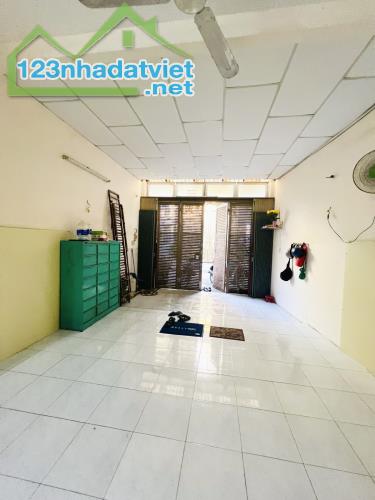 Bán gấp nhà C4 hẻm ô tô 5m, gần 100m2, ngay thoại Ngọc Hầu, nở hậu, mới chỉ 5.7 tỷ    📍 - 2