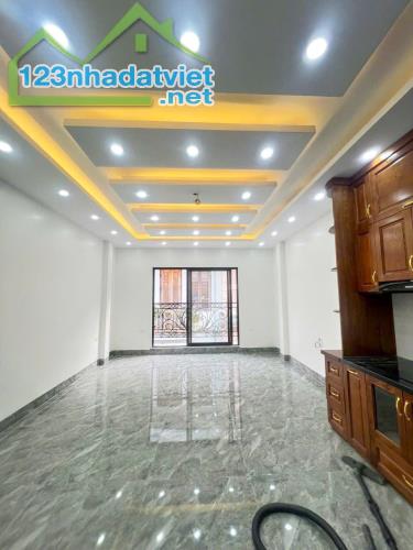 Phân lô Nguyễn Đình Hoàn, Gara, 20m ra phố, 44m 6 tầng TM 4.3m mặt, Giá 15.3 tỷ 0796193699 - 3