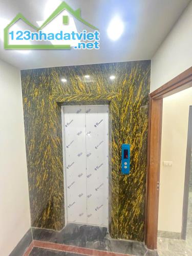 Phân lô Nguyễn Đình Hoàn, Gara, 20m ra phố, 44m 6 tầng TM 4.3m mặt, Giá 15.3 tỷ 0796193699 - 1