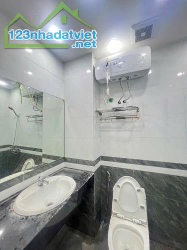 Phân lô Nguyễn Đình Hoàn, Gara, 20m ra phố, 44m 6 tầng TM 4.3m mặt, Giá 15.3 tỷ 0796193699