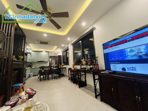 Bán nhà Kim Giang  🌹6 tầng 55 m2 - MT: 4m, giá 12.6 tỷ  🌹Nhà đường thoáng, xe 4 bánh đậu