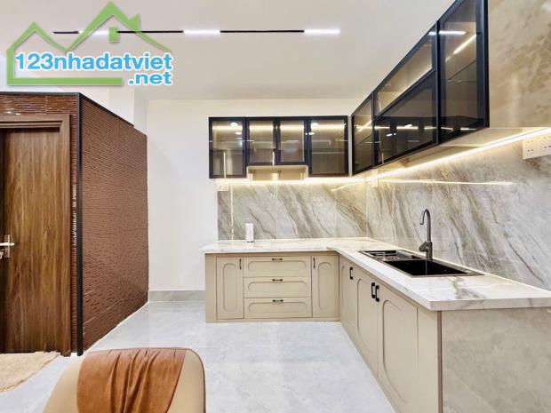 NHÀ MỚI VÀO Ở NGAY FULL NỘI THẤT, SỊN SÒ. DT 40 M2 * Ra mắt nhà đường Quang Trung, P 10 - 2