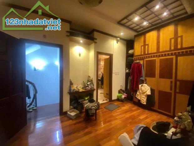 NGUYỄN THÁI HỌC - MẶT TIỀN LỚN - DIỆN TÍCH TO 1 NHÀ MẶT PHỐ -  TRUNG TÂM QUẬN  VĂN HÓA - 4