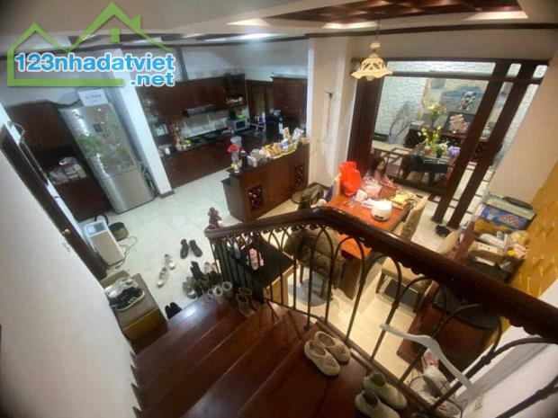 NGUYỄN THÁI HỌC - MẶT TIỀN LỚN - DIỆN TÍCH TO 1 NHÀ MẶT PHỐ -  TRUNG TÂM QUẬN  VĂN HÓA - 2