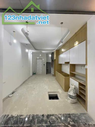 HOÀNG HOA THÁM - NHÀ MỚI - 6 TẦNG - THANG MÁY - GẦN PHỐ - THOÁNG - SỔ ĐẸP