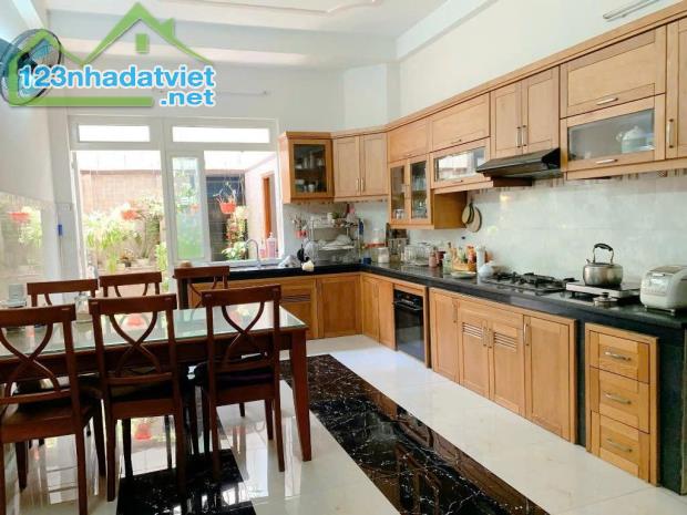 Bán nhà 2 tầng, mặt tiền đường 6m thông, 90m2, Giá tốt ngay VIncom Q9 - 1