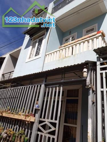 Nhà phố hẻm 113m2, cách trung tâm thành phố 2km. Giá 4 tỷ 700