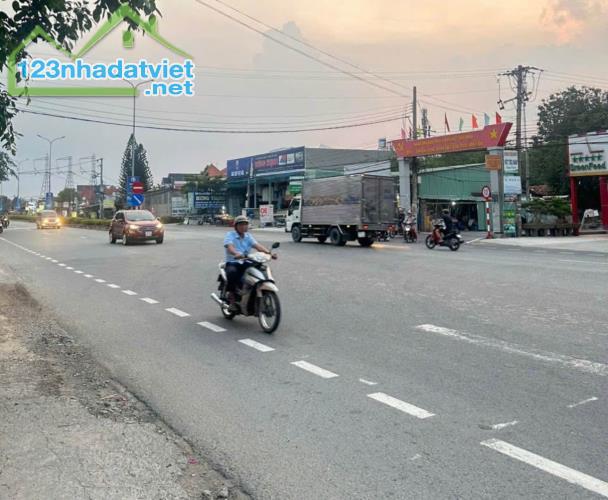 Bán đất nằm ngay mặt tiền đường DH507 42m, 300tr giá chốt, 200m2 - 2