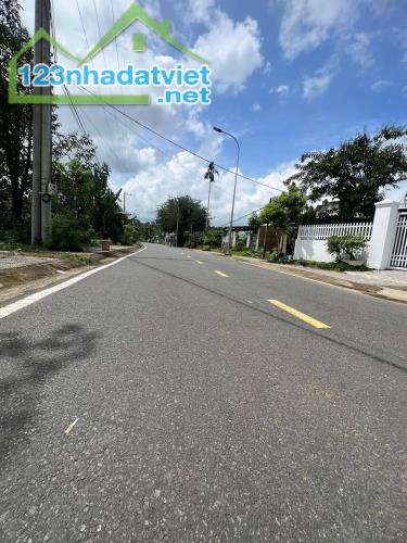 Bán đất nằm ngay mặt tiền đường DH507 42m, 300tr giá chốt, 200m2 - 1