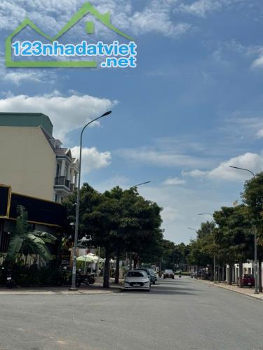 Bán đất nằm ngay mặt tiền đường DH507 42m, 300tr giá chốt, 200m2