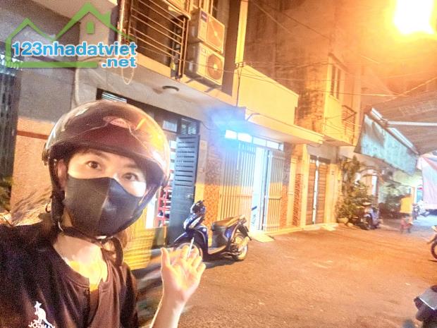 BÁN NHÀ ĐƯỜNG SỐ P4.Q4- HẺM LỚN XE TẢI QUAY ĐẦU THOẢI MÁI - KHU VỰC KINH DOANH ĐƯỢC NHIỀU - 4