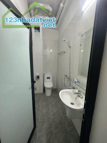 Cho thuê nhà ngõ ô tô Mai Động, Hai Bà Trưng làm căn hộ dịch vụ, 64m2, 8 phòng, 4 WC