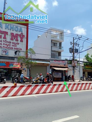 Bán nhà MT 1282 Huỳnh Tấn Phát ,Quận 7, dt 5x44m, cấp 4